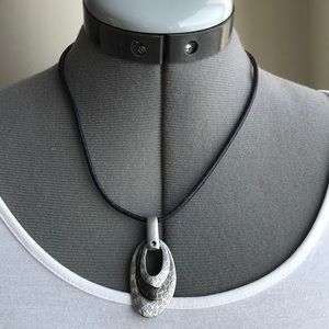 🔥 2 for $20 🔥Metallic Necklace on black cord.